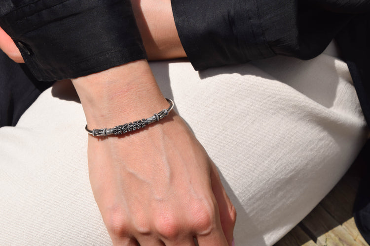 Brazalete vintage pavonado de plata