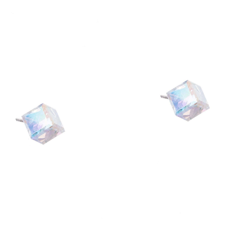 Aretes en forma cubos de cristal