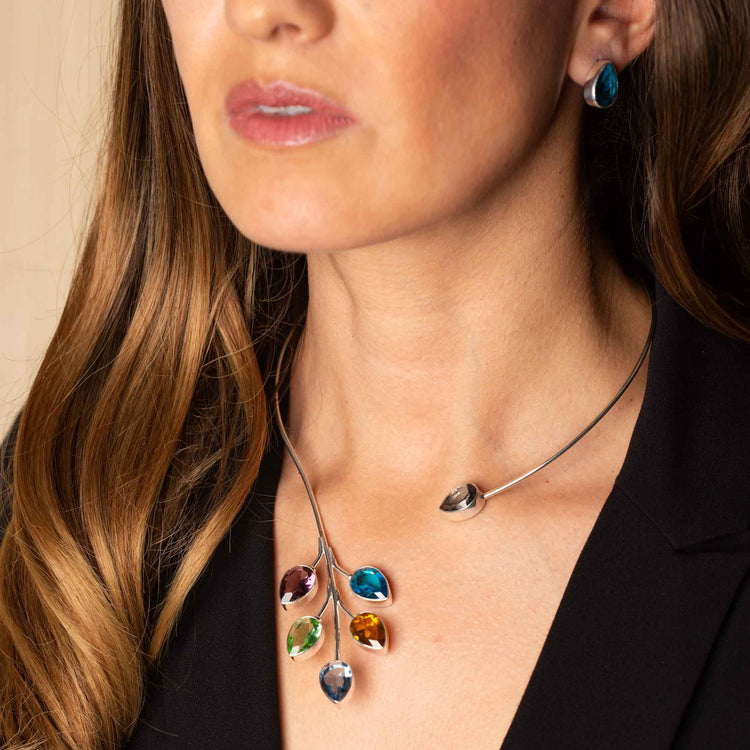 Gargantilla de plata de colección con hojas de cristal