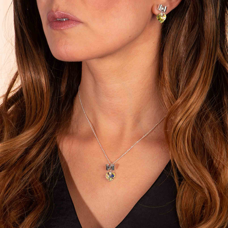 Dije y aretes Moño de plata con cristal esmaltado de corazón
