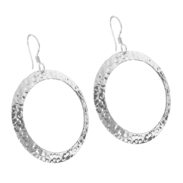 Aretes circulares martillados de Plata