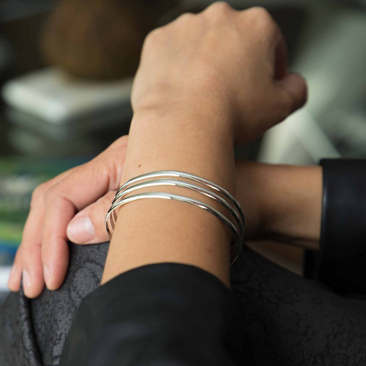 Brazalete de tres líneas de Plata