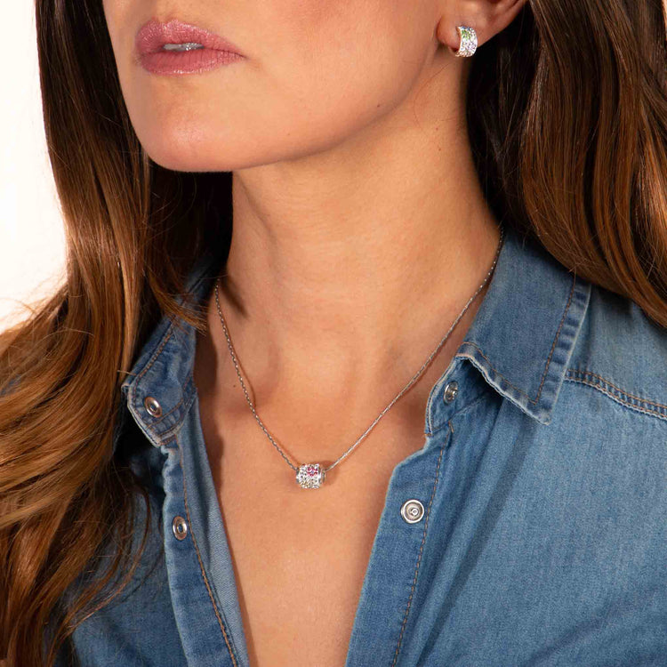 Dije y aretes cilíndrico con zirconias