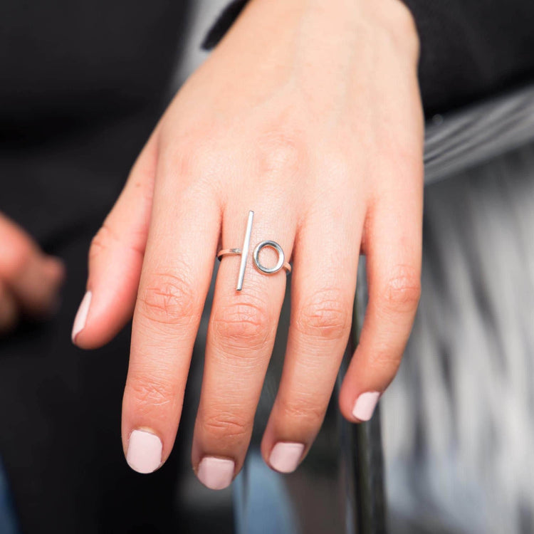 Anillo geométrico minimalista de plata