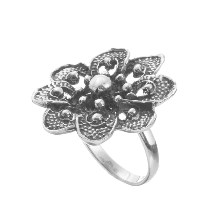 Anillo flor obscuro de plata mexicana