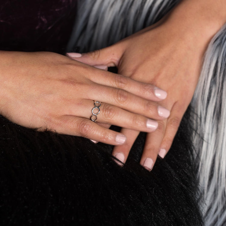 Anillo circulos continuos de plata de plata mexicana