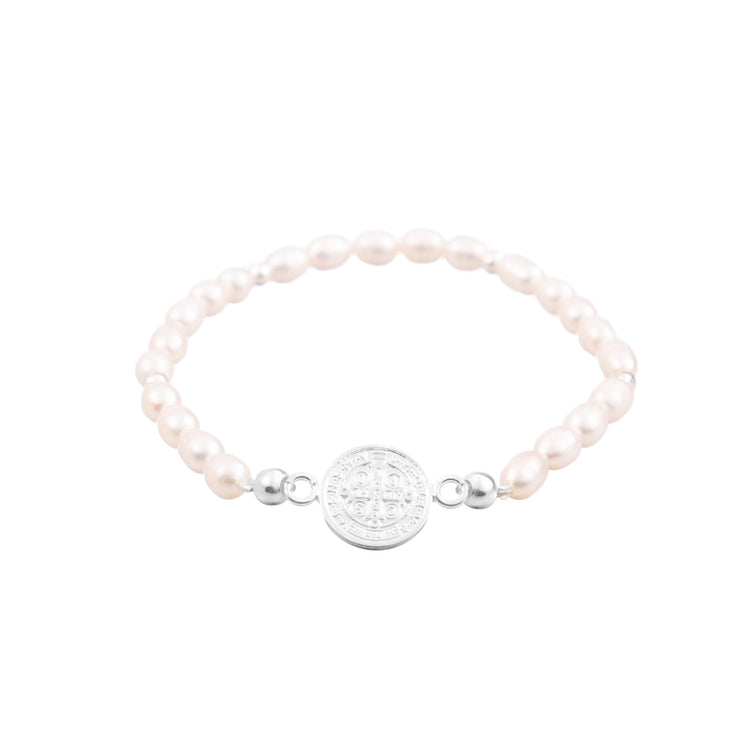 Pulsera de perlas con dije San Benito de plata de plata mexicana