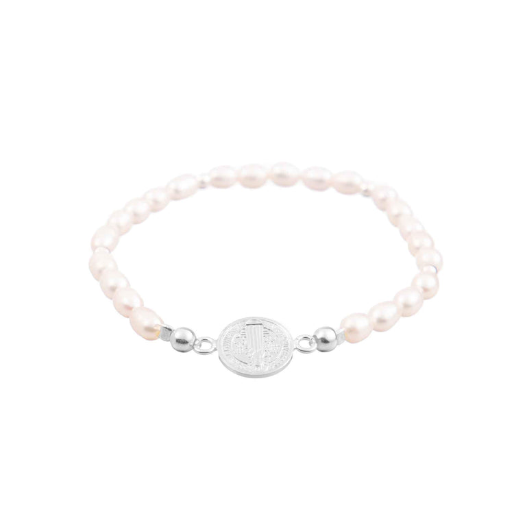 Pulsera de perlas con dije San Benito de plata