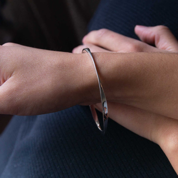 Pulsera irregular dos esquinas de plata de plata mexicana