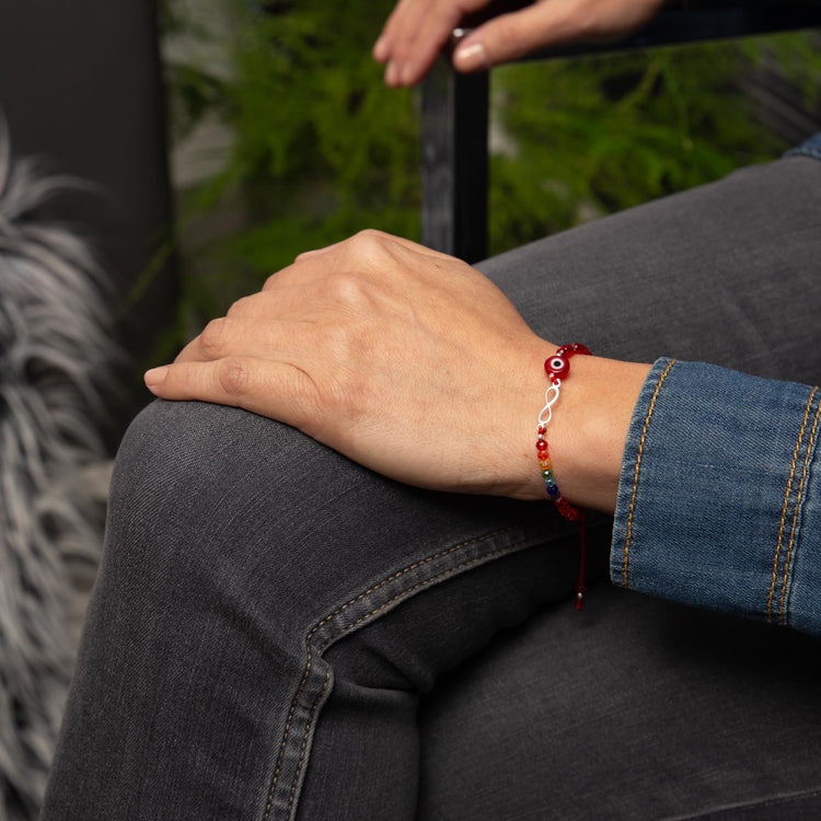 Pulsera de hilo con infinito de plata, cristalitos y ojo turco