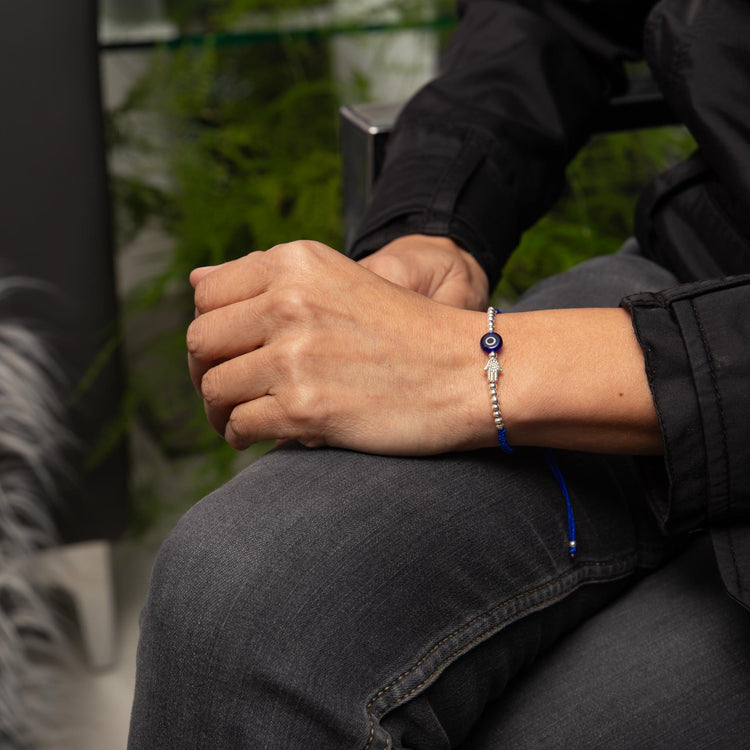 Pulsera de hilo con mano de fatima de plata y ojo turco