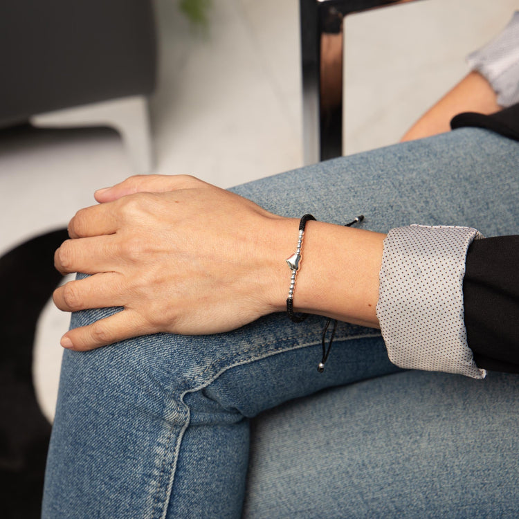 Pulsera de hilo con dije de corazón en plata de plata mexicana