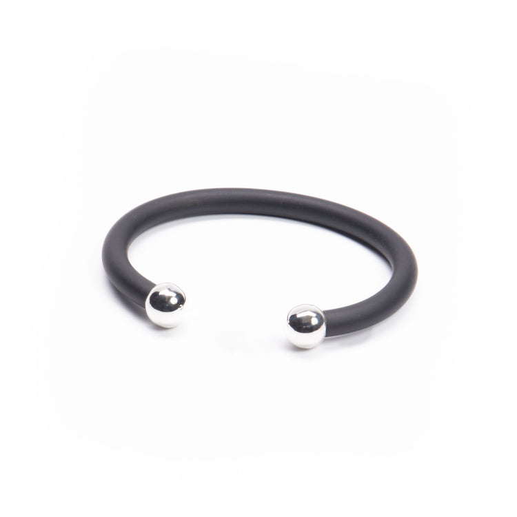 Brazalete caucho con 2 bolas plata de plata mexicana