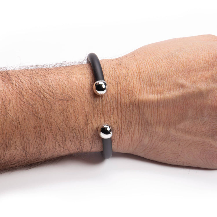 Brazalete caucho con 2 bolas plata de plata mexicana