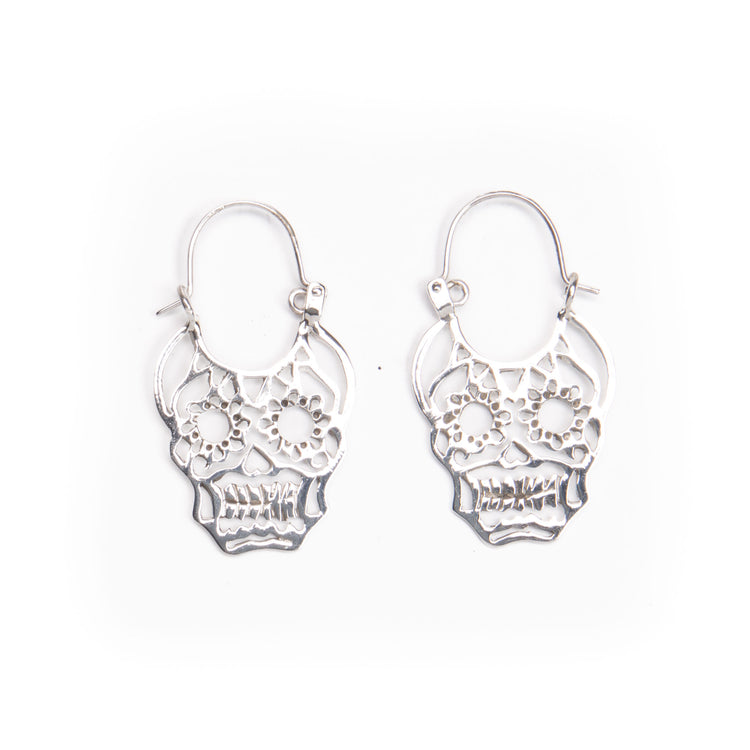 Arete de catrina perforado de plata mexicana