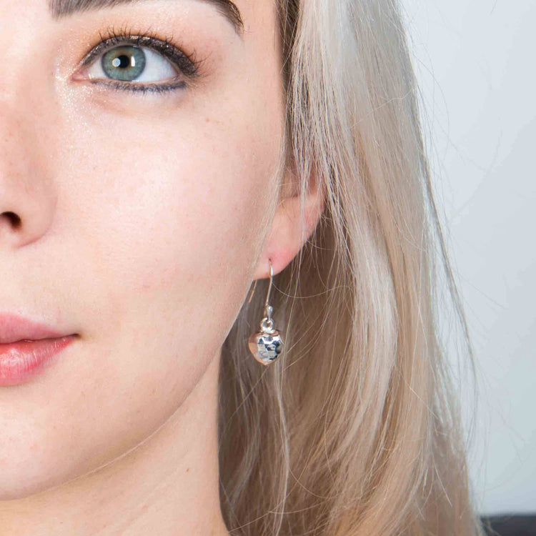 Aretes de Corazones de Plata martillados