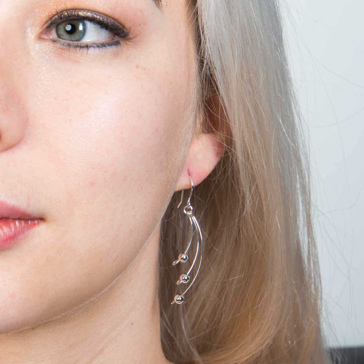 Aretes de medio circulo con esferas