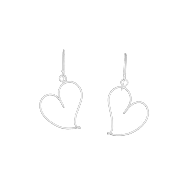 Aretes contorneados de plata en forma de corazón