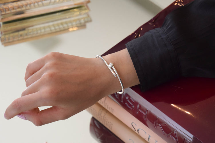 Brazalete clavo de plata