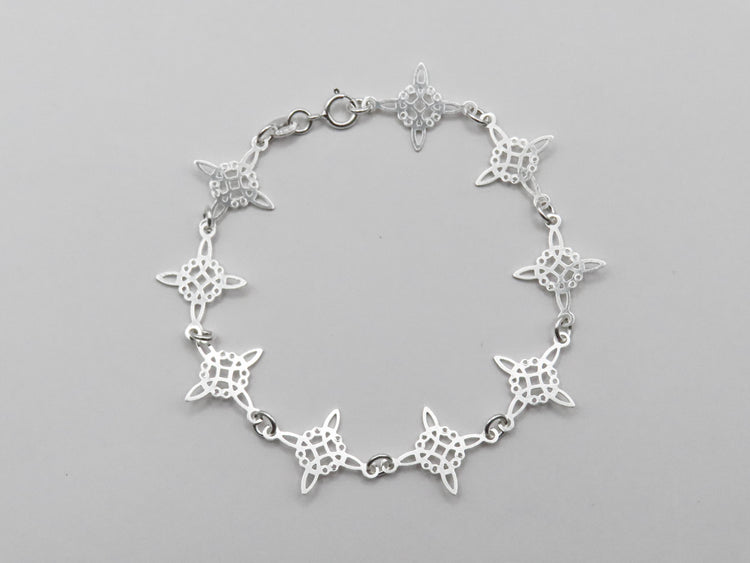 Pulsera nudos de bruja consecutivos de plata