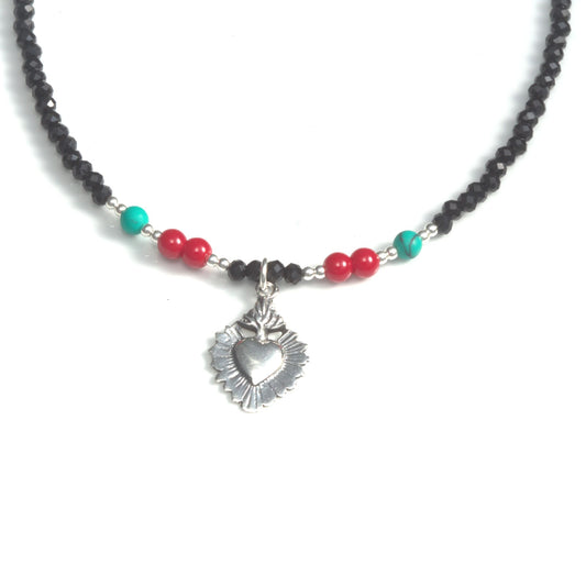 Collar milagrito con cristalitos huichol