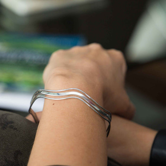 Brazalete de Plata líneas onduladas