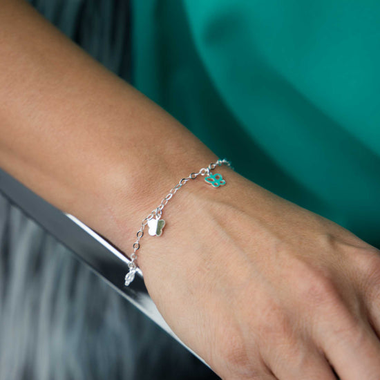 Pulsera de plata con dijes de mariposa