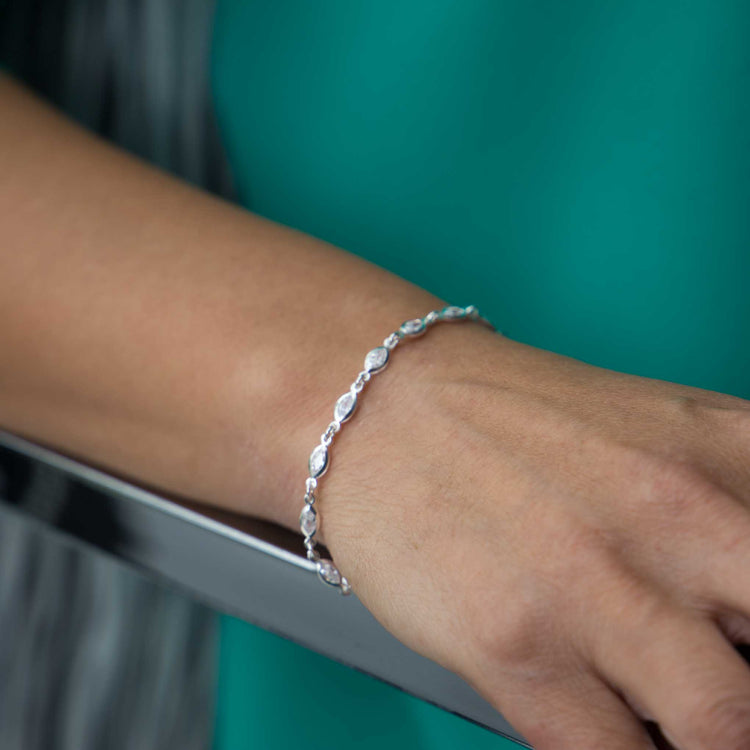 Pulsera de plata con zirconias blancas