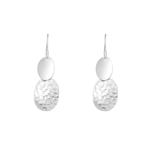 Aretes con combinación de acabado liso y martillado