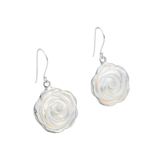 Aretes de flor madre perla