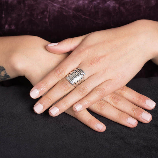 Anillo de puntas aplastadas grande de plata mexicana