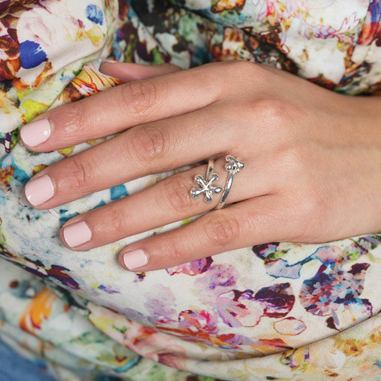 Anillo de flores de plata mexicana