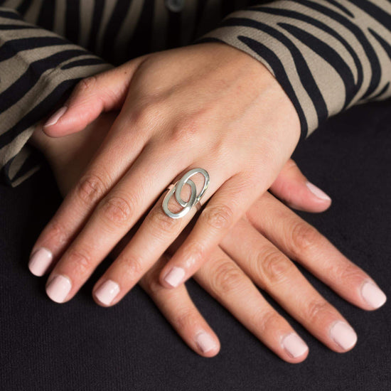 Anillo óvalos entrelazados de plata de plata mexicana