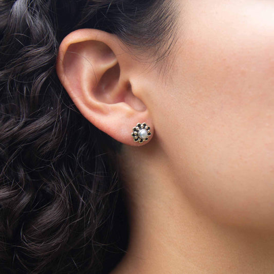 Aretes de plata floreados con perla de plata mexicana