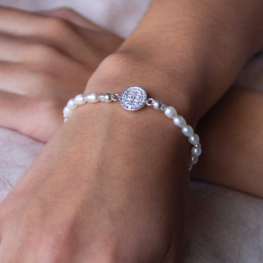 Pulsera de perlas con dije San Benito de plata  de plata mexicana