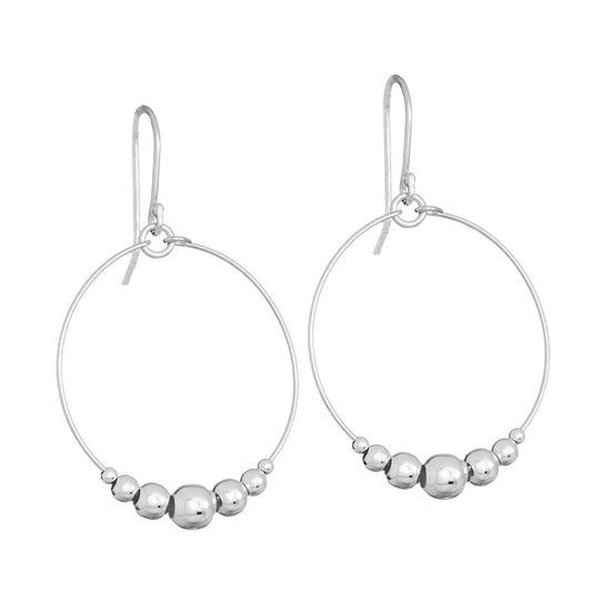 Aretes de contorno circular con esferas de plata