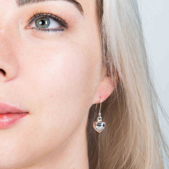 Aretes de corazón de plata