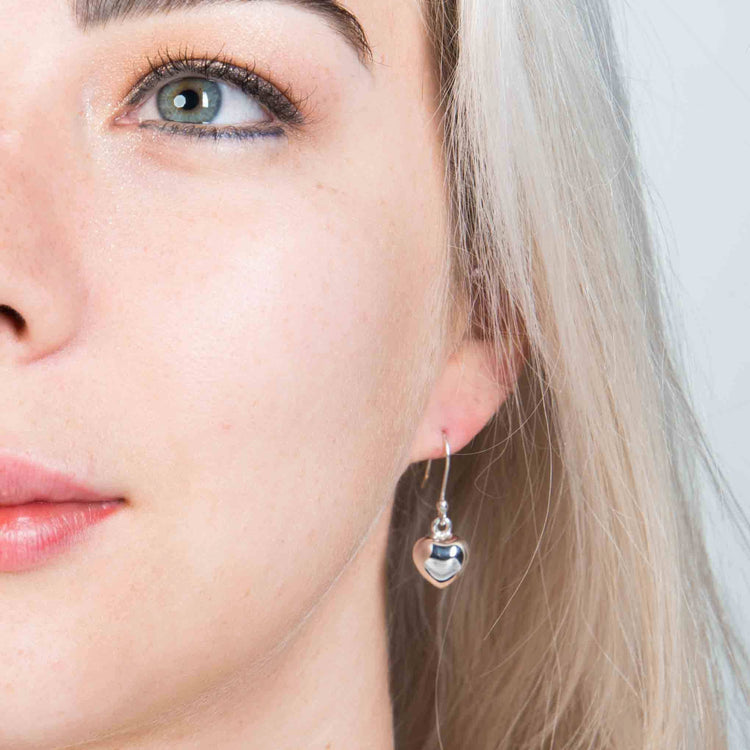 Aretes de corazón de plata