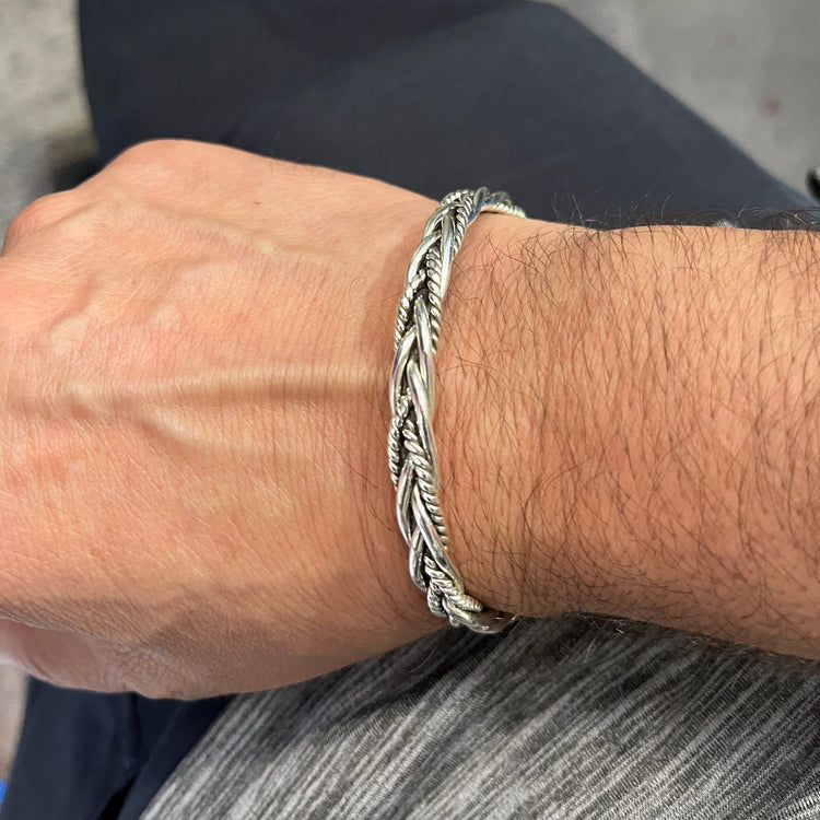 Brazalete tejido caballero*